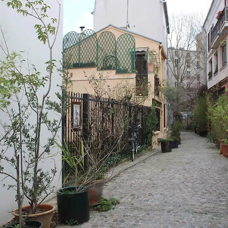 Charming Triplex With Garden Apartment Paris